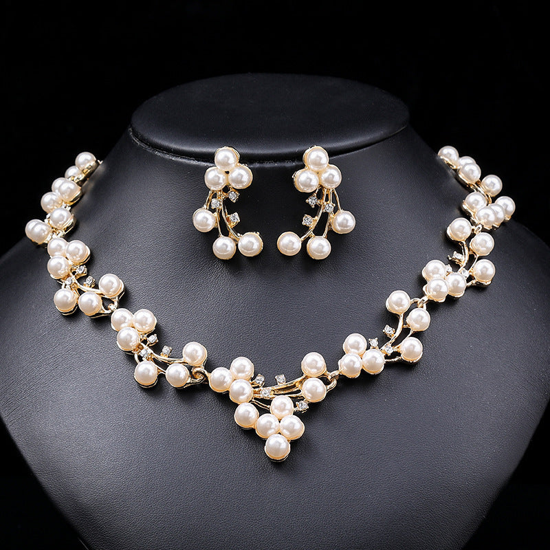 Chic Pearl Necklace and Earrings Set