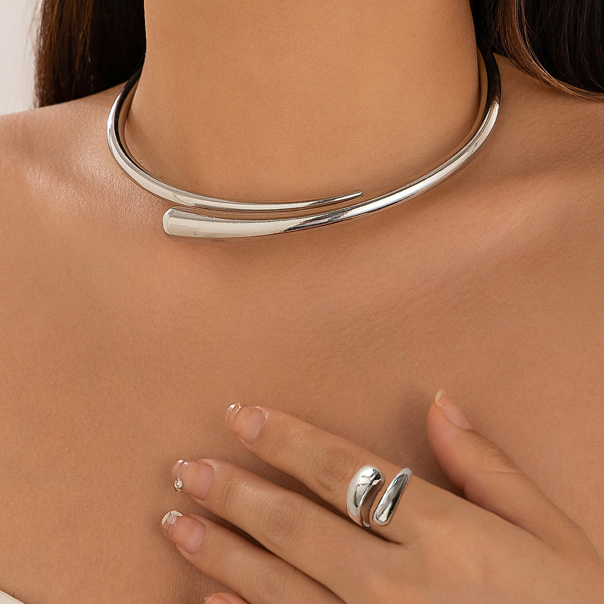 Geometric Metal Glossy Choker Necklace